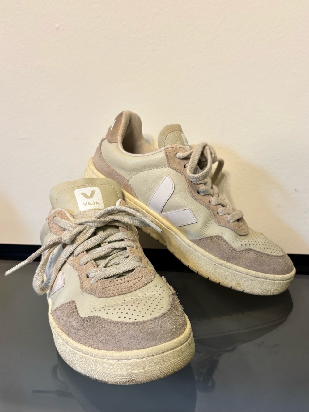 Veja Women’s Sneakers in beige and Taupe